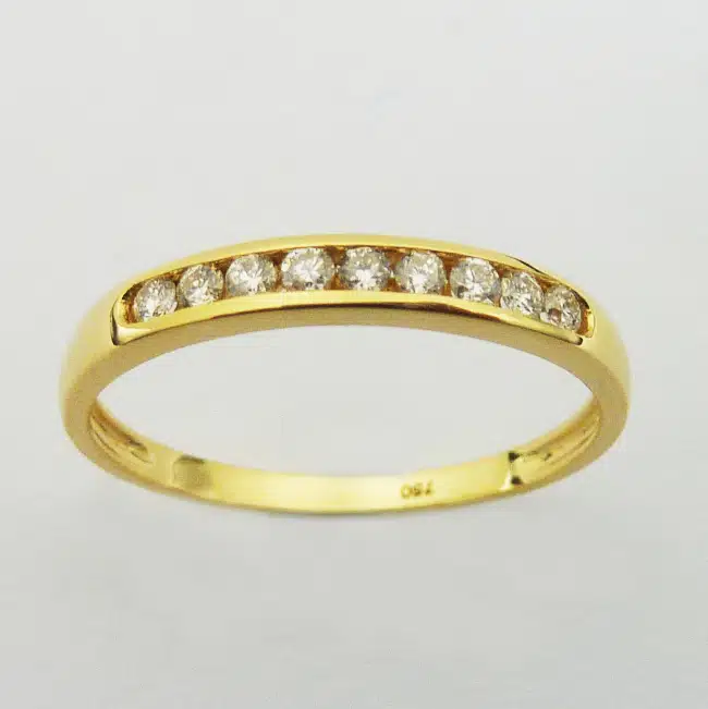 Precision stone setting on a luxury jewelry piece